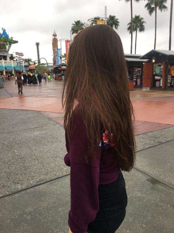 С темно русыми девушками