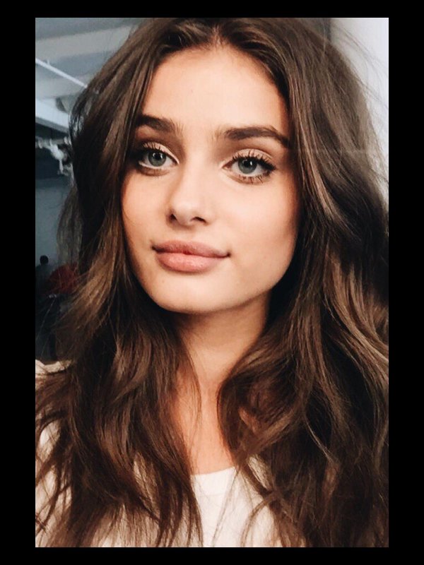 С темно русыми девушками