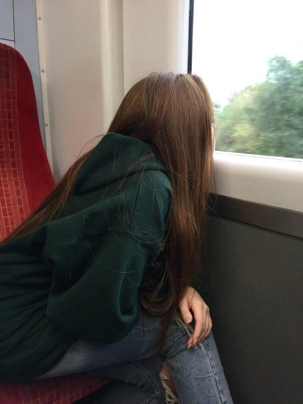 С темно русыми девушками