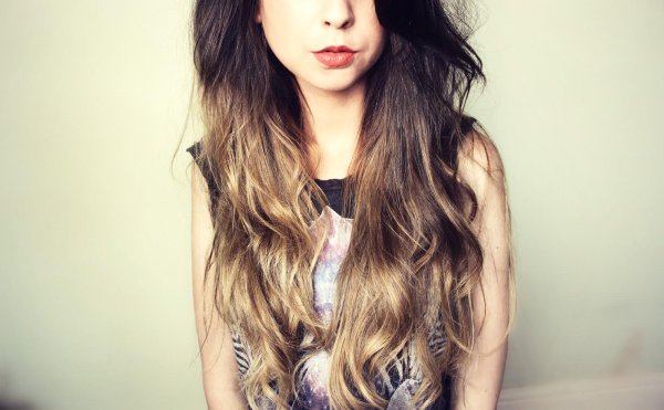 С темно русыми девушками