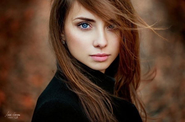 С темно русыми девушками