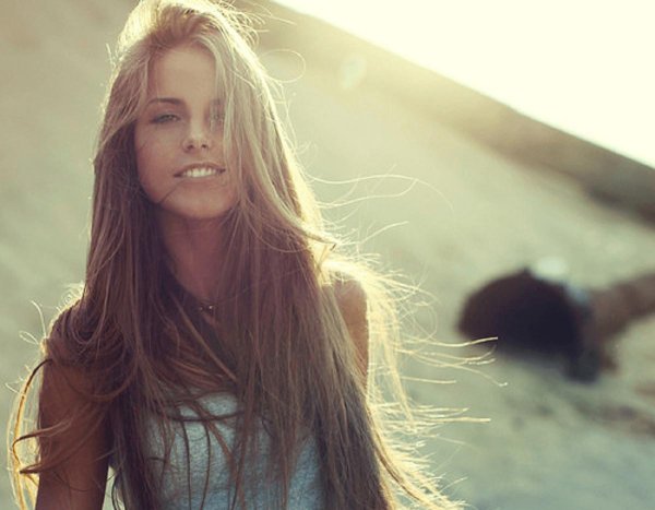 С темно русыми девушками