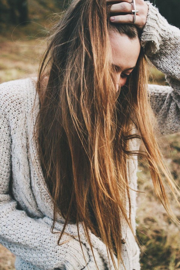 С темно русыми девушками