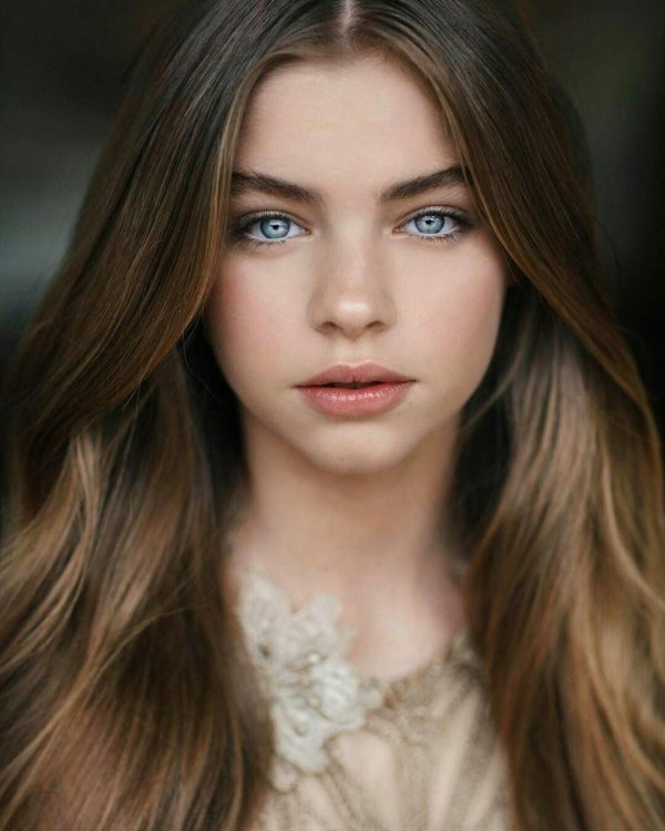 С темно русыми девушками