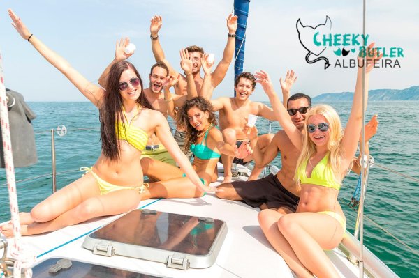 На яхте с девушками