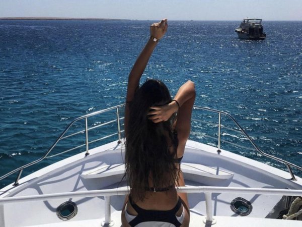 На яхте с девушками