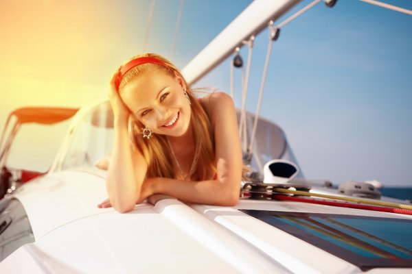 На яхте с девушками