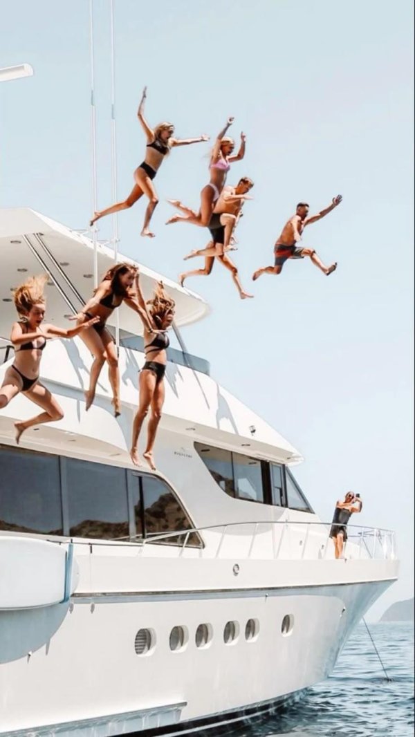 На яхте с девушками