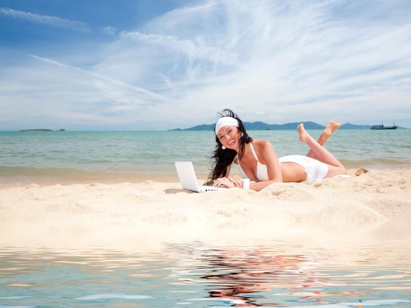 Отдых на море девушка