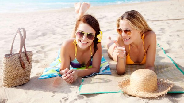 Отдых на море девушка