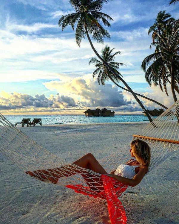 Отдых на море девушка