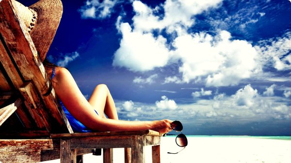 Отдых на море девушка