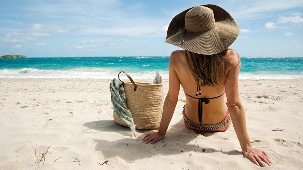 Отдых на море девушка