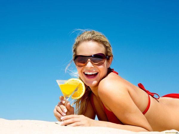 Отдых на море девушка