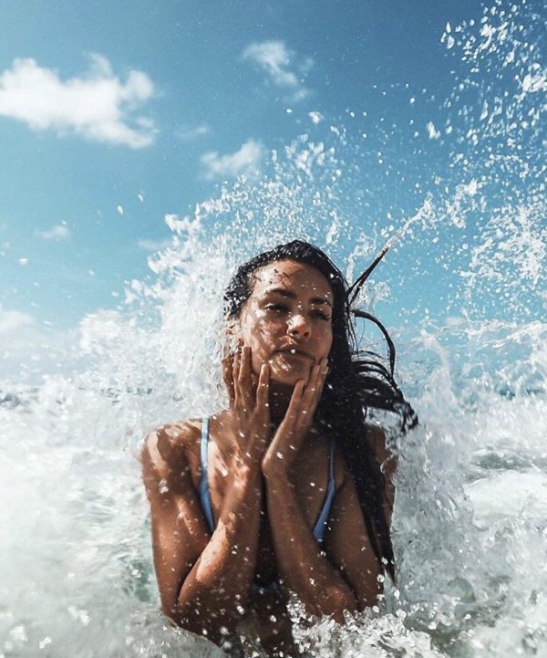 Отдых на море девушка