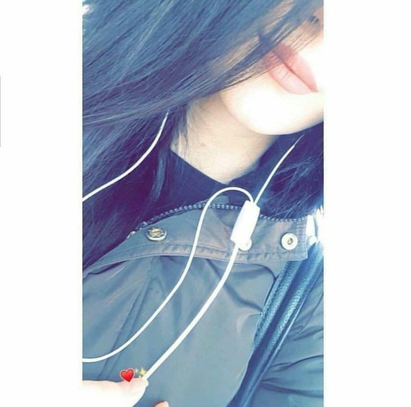 Девушка пол лица брюнетка