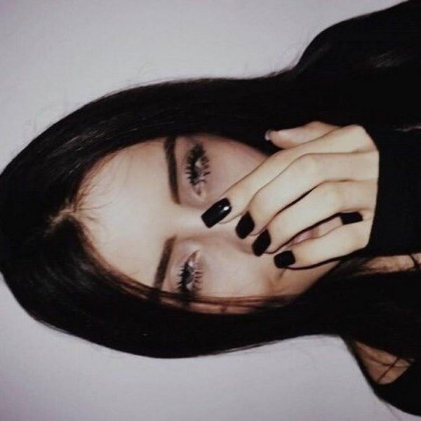 Девушка пол лица брюнетка