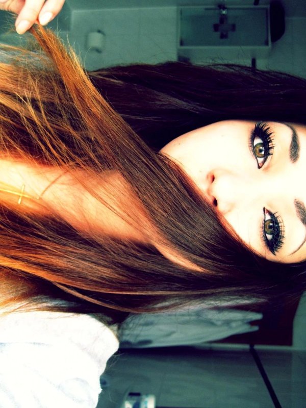 Девушка пол лица брюнетка