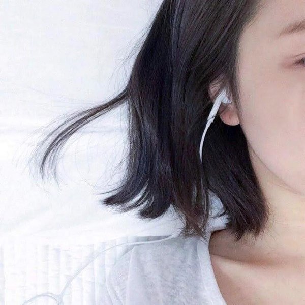 Девушка пол лица брюнетка