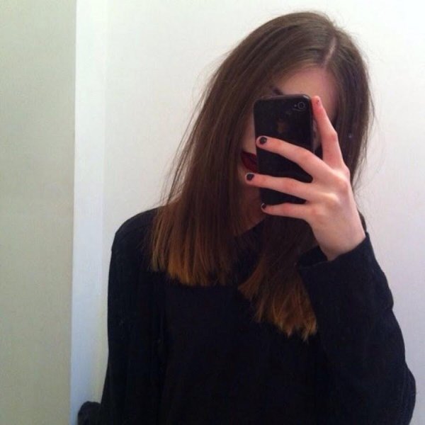 Девушка пол лица брюнетка