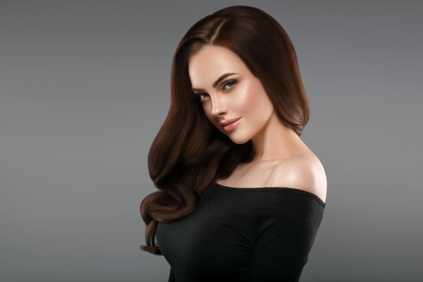 Девушка пол лица брюнетка