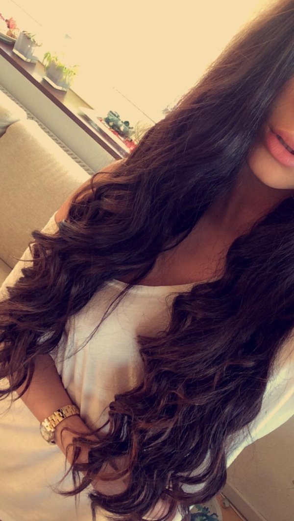 Девушка пол лица брюнетка