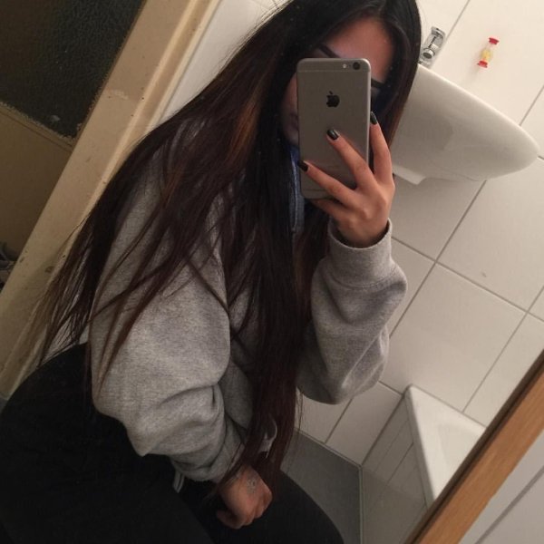 Девушка пол лица брюнетка