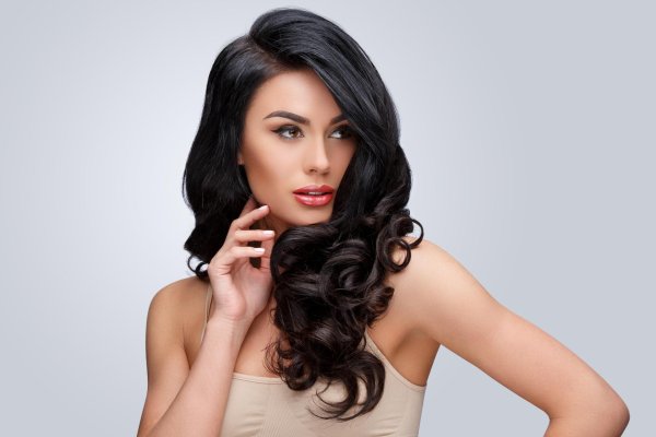 Девушка пол лица брюнетка