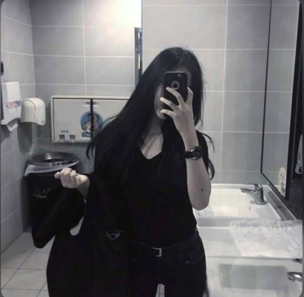 Девушка пол лица брюнетка