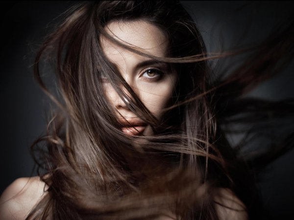 Девушка пол лица брюнетка