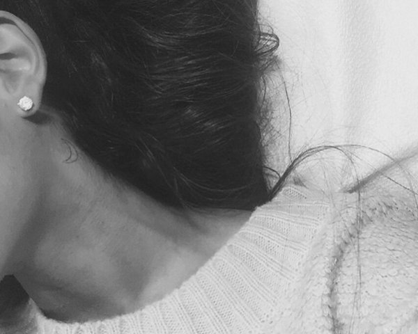 Девушка пол лица брюнетка