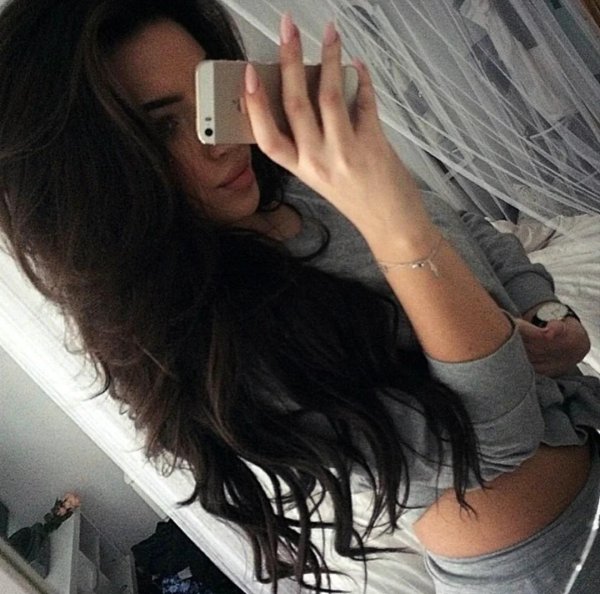 Девушка пол лица брюнетка