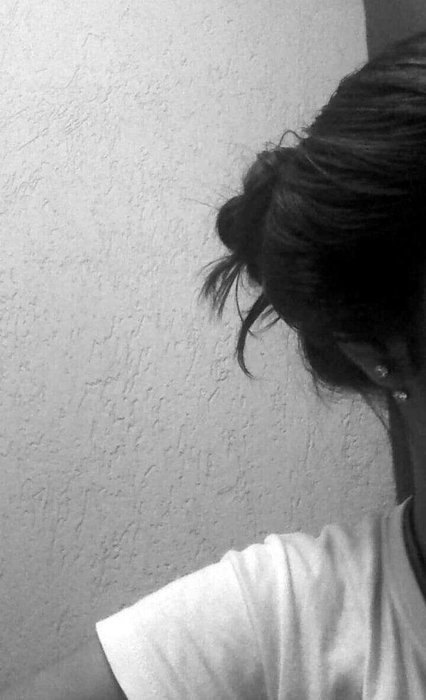 Девушка пол лица брюнетка