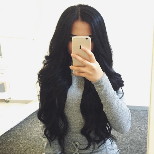 Девушка пол лица брюнетка