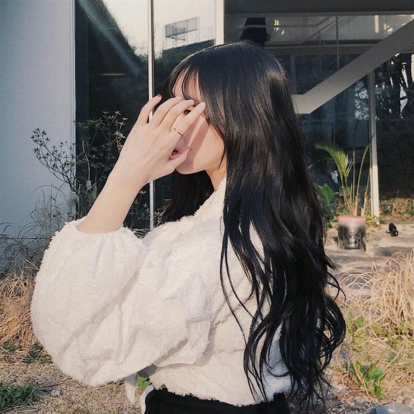 Девушка пол лица брюнетка