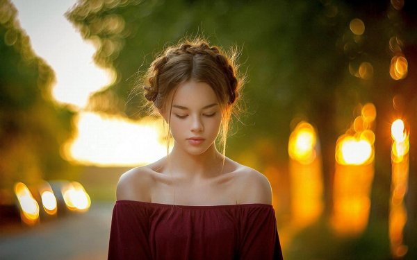 Девушка с закрытыми глазами