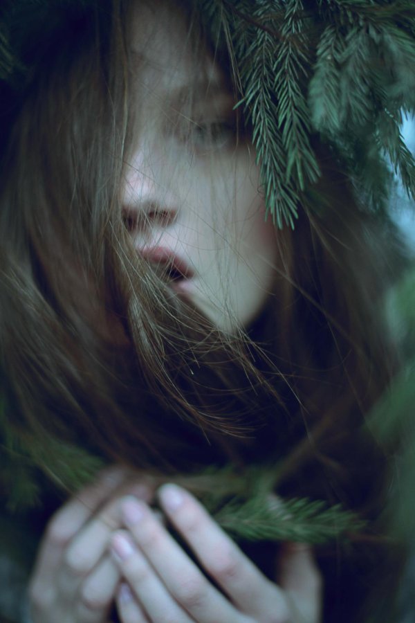 Девушка с закрытыми глазами