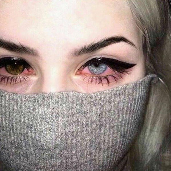 Девушка с закрытыми глазами