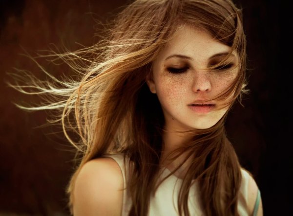 Девушка с закрытыми глазами