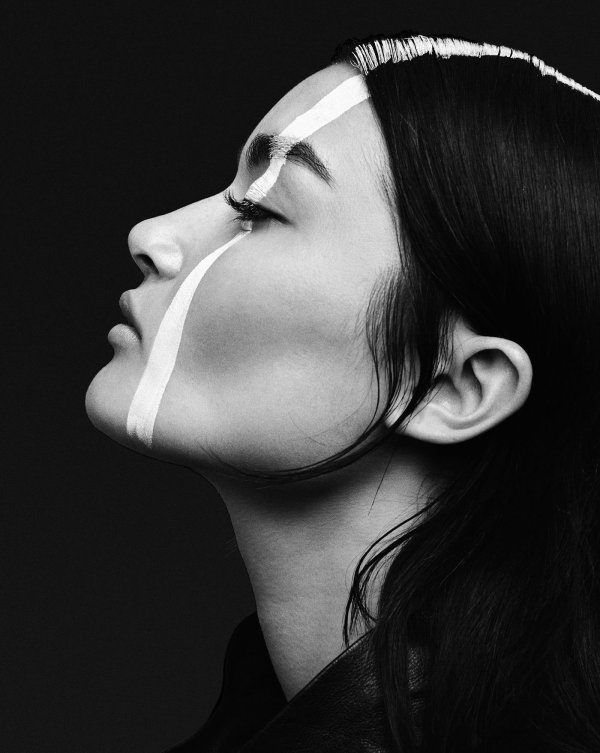 Девушка с закрытыми глазами