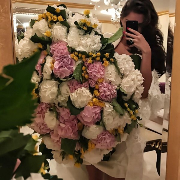 девушка с букетом