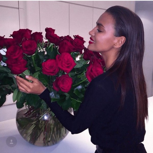 ирина шейк с цветами