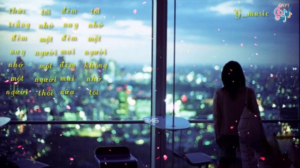 Девушка вечером у окна