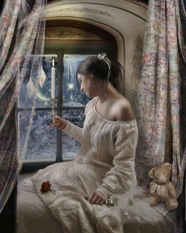 Девушка вечером у окна