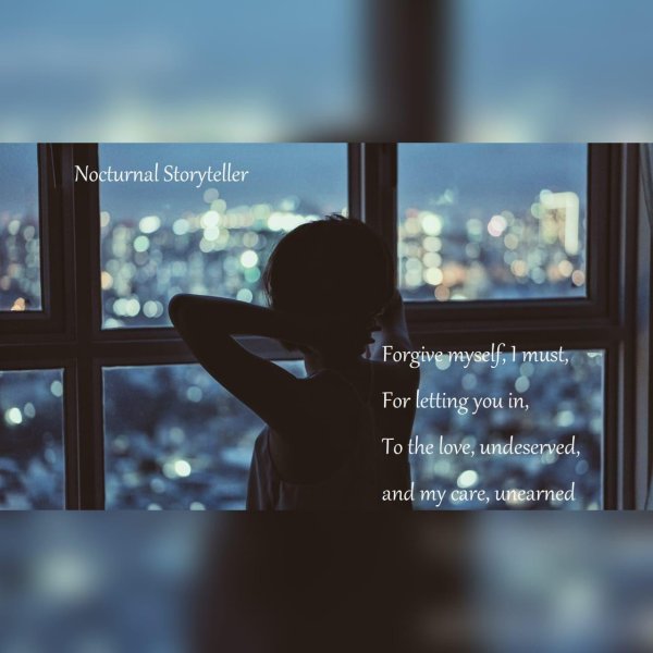 Девушка вечером у окна