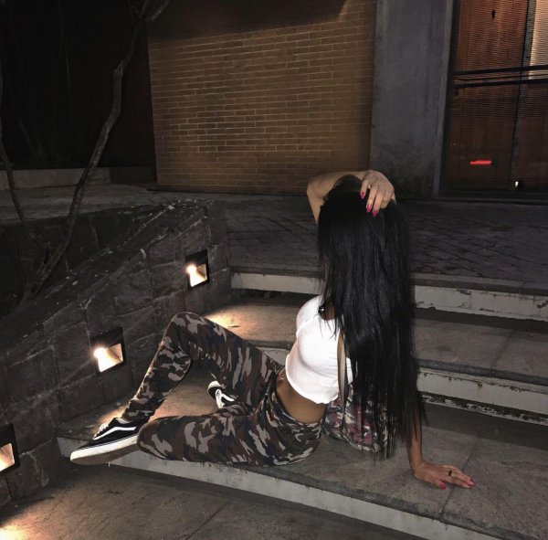 На аву с девушками брюнетками