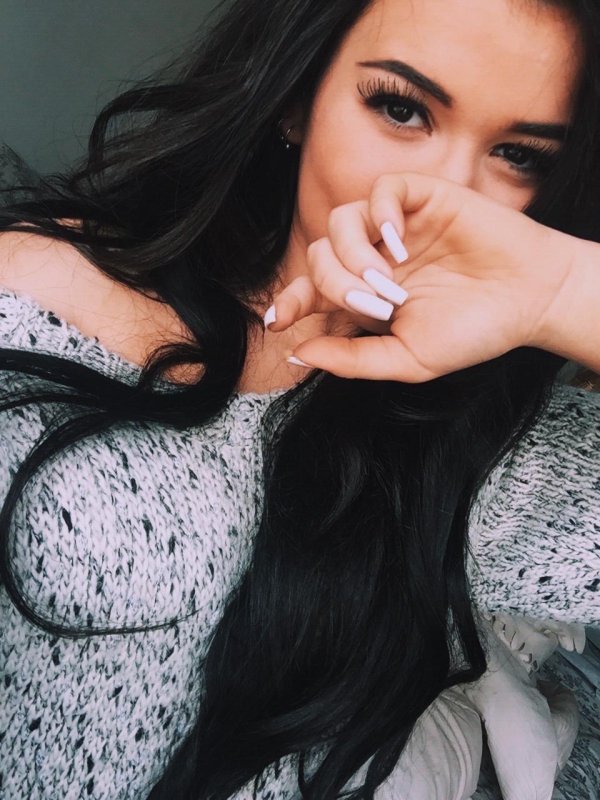 На аву с девушками брюнетками