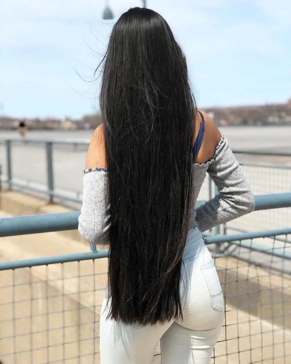 На аву с девушками брюнетками