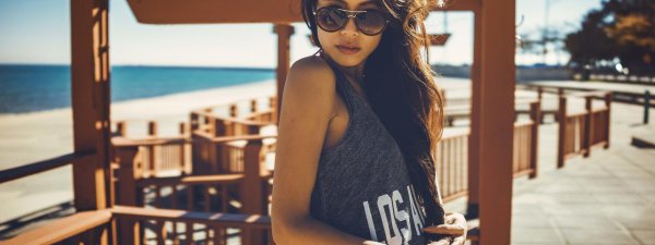 На аву с девушками брюнетками