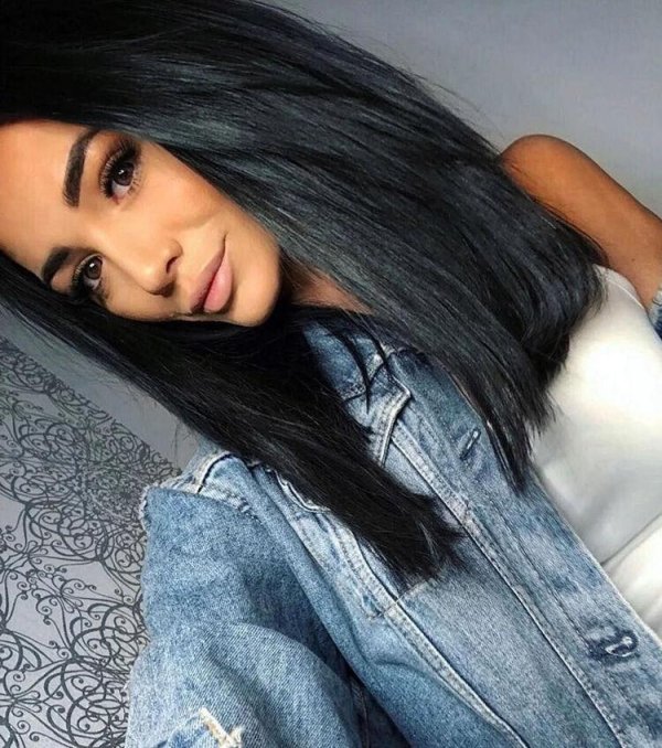 На аву с девушками брюнетками